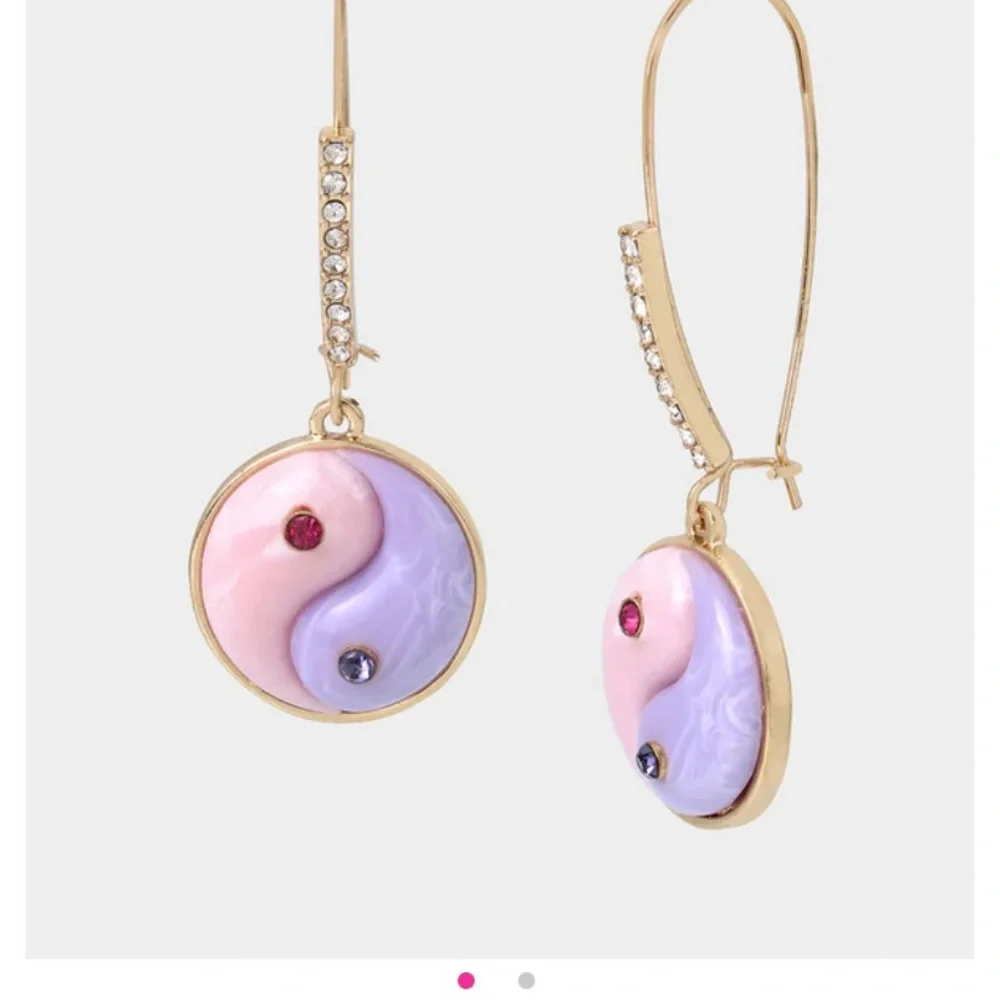Betsy Johnson ✨ ENCHANTED YIN YANG EARRINGS PINK ✨ - Picture 1 of 3